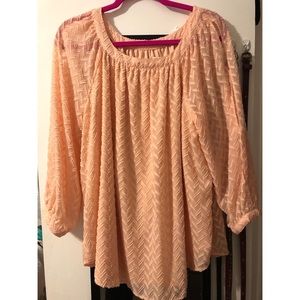 Women’s top. Peach. Size 14/16.